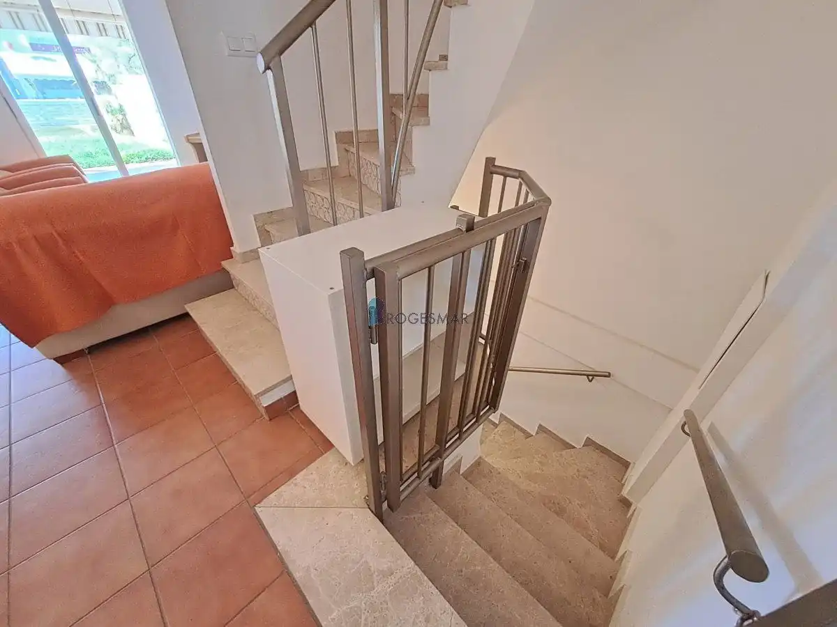 Einfamilien-Reihenhaus zum Verkauf in Benicasim / Benicàssim mit Privatgarten, Terrasse und Balkon