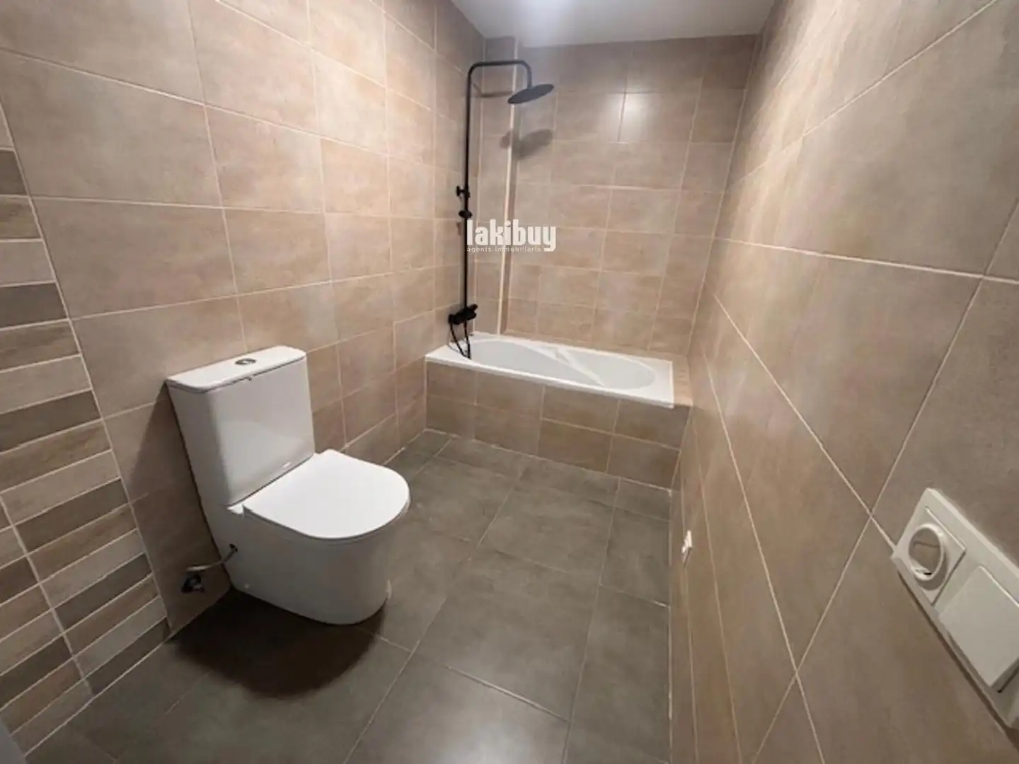 Baño de Piso en venta en La Fuliola con Aire acondicionado, Calefacción y Terraza