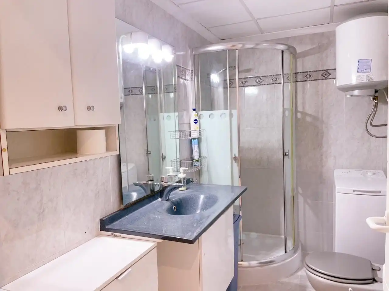 Baño de Apartamento de alquiler en Benicasim / Benicàssim con Jardín privado, Terraza y Amueblado