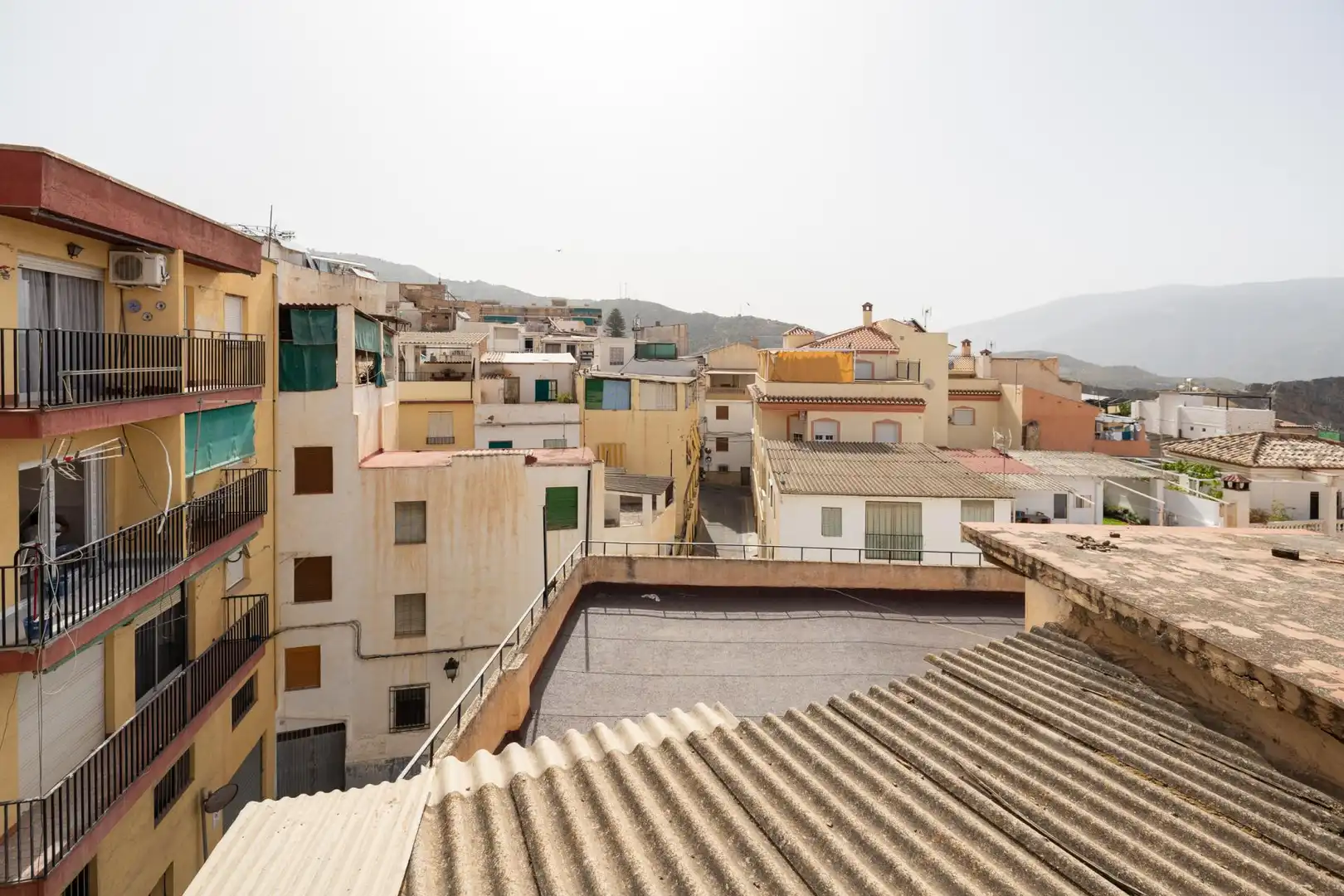 Vista exterior de Edificio en venta en Lanjarón