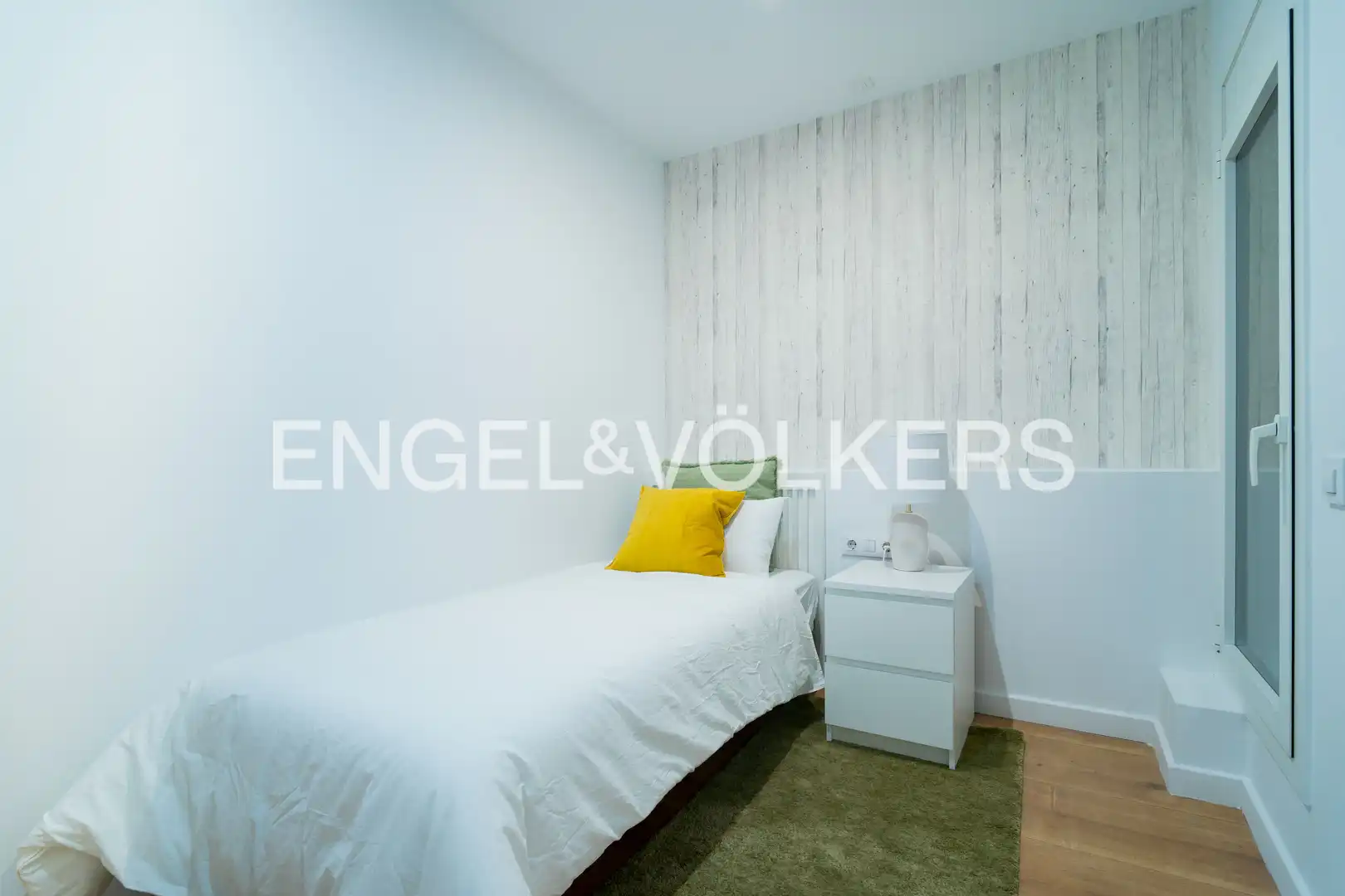 Bedroom of Flat for sale in Barcelona  with Air Conditioner, Heating and Parquet flooring