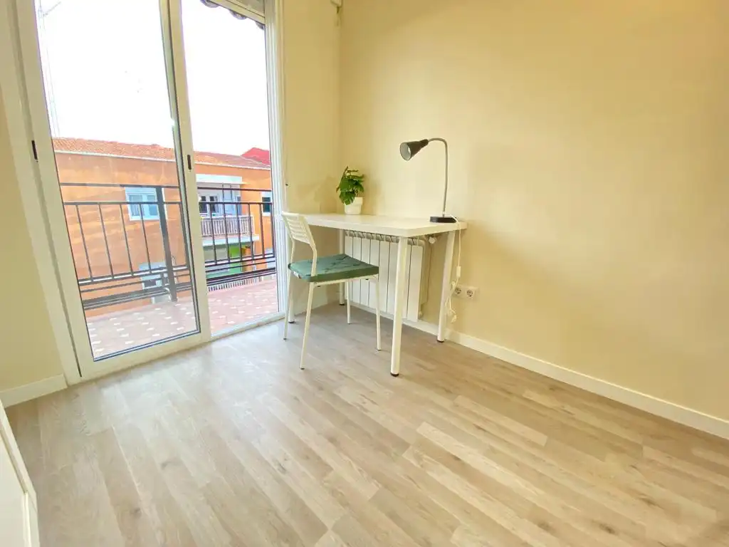 Terraza de Piso para compartir en Madrid con Calefacción, Amueblado y Horno