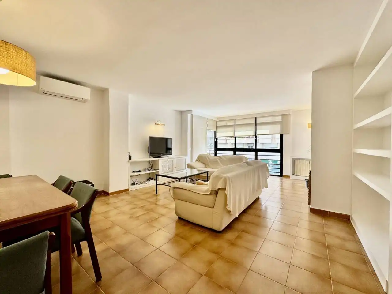 Sala de estar de Piso de alquiler en  Palma de Mallorca con Aire acondicionado, Calefacción y Terraza