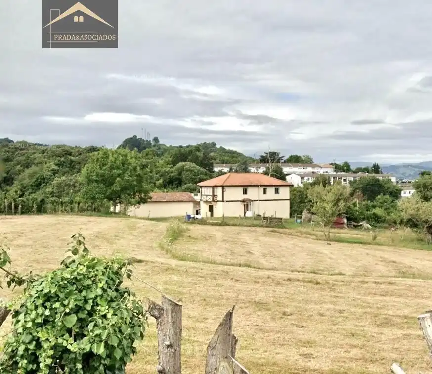 Casa o xalet en venda en Laredo amb Calefacció, Jardí privat i Terrassa