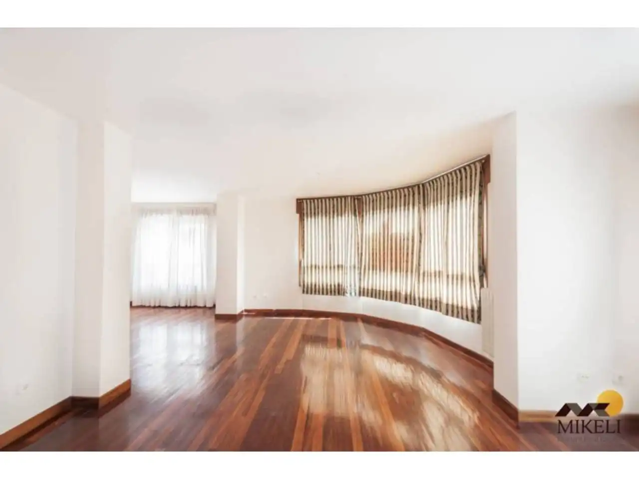 Wohnzimmer von Wohnung zur Miete in Santander mit Heizung