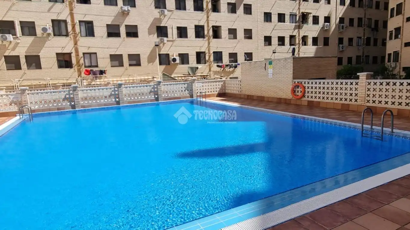 Piscina de Pis de lloguer en Zaragoza amb Aire condicionat, Calefacció i Terrassa