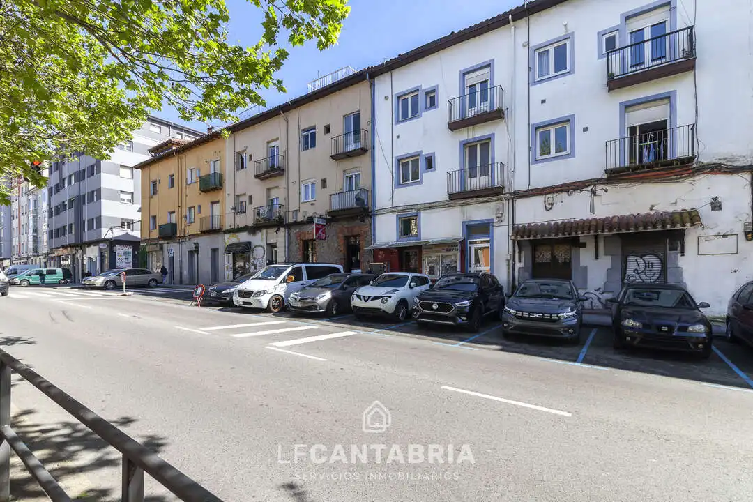 Außenansicht von Wohnung zum Verkauf in Santander mit Heizung