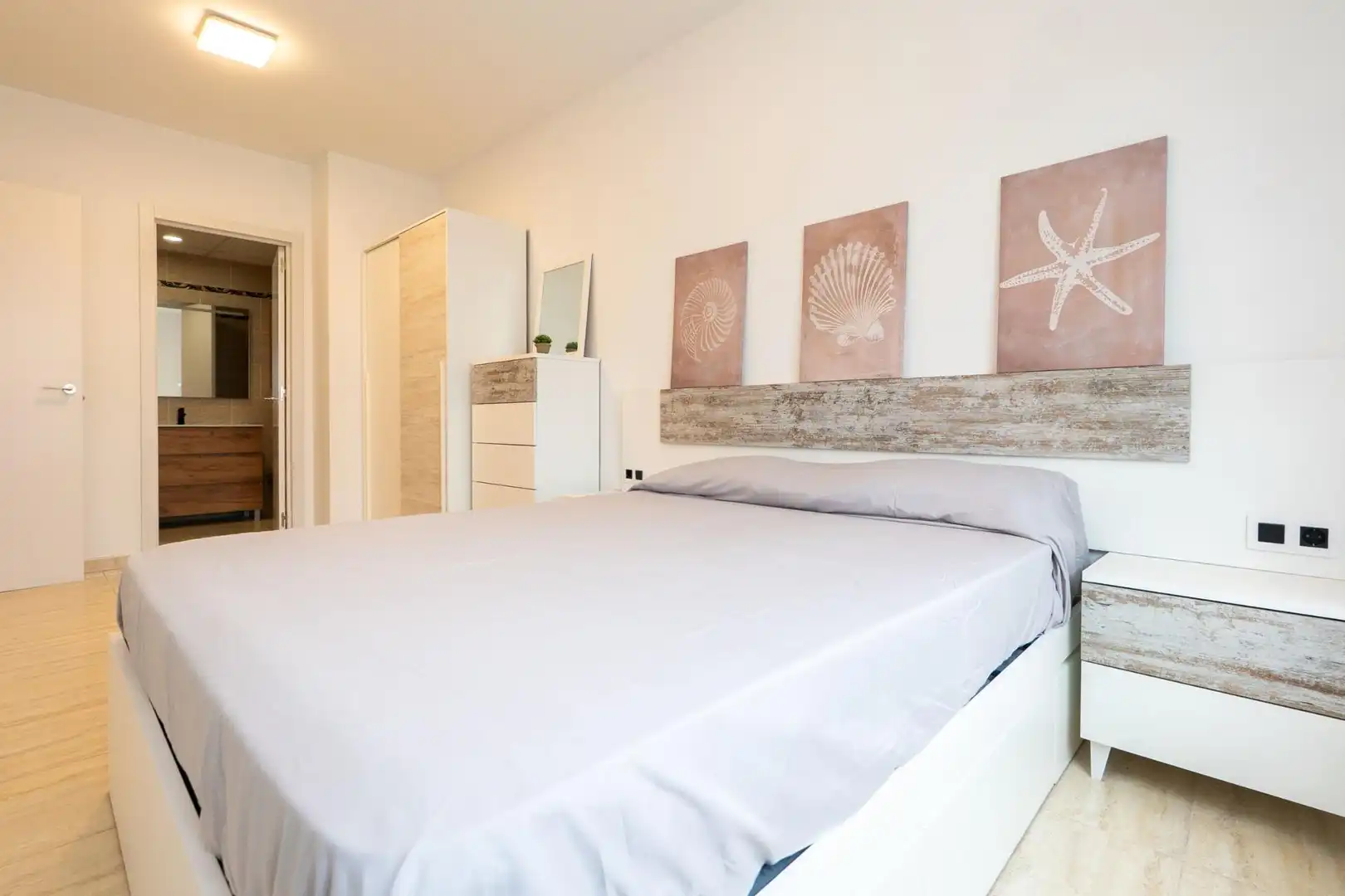 Bedroom of Flat for sale in Deltebre  with Air Conditioner, Terrace and Furnished