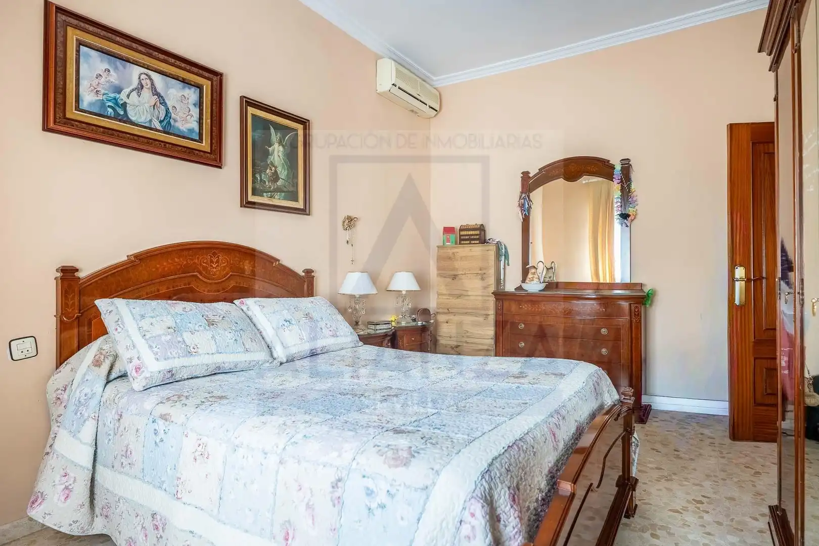 Habitación de Casa o chalet en venta en Salteras con Aire acondicionado, Jardín privado y Piscina