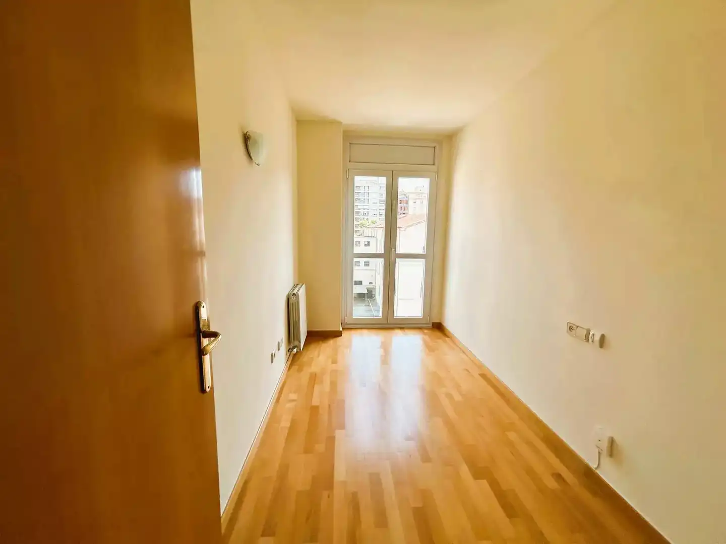 Schlafzimmer von Wohnung zur Miete in Girona mit Klimaanlage, Heizung und Parkett