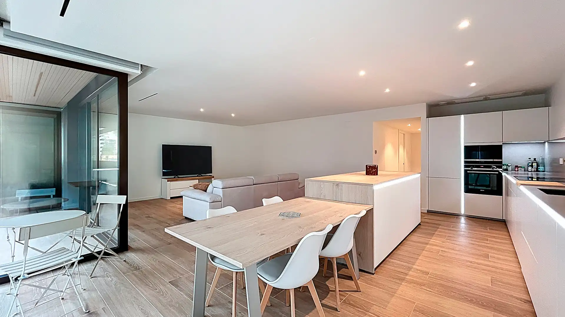 Wohnzimmer von Wohnungen zum Verkauf in Escaldes – Engordany mit Parkett und Terrasse