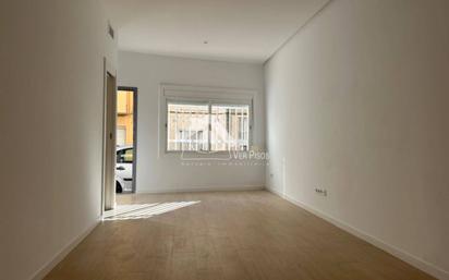 Sala d'estar de Pis en venda en Badalona amb Aire condicionat, Calefacció i Parquet