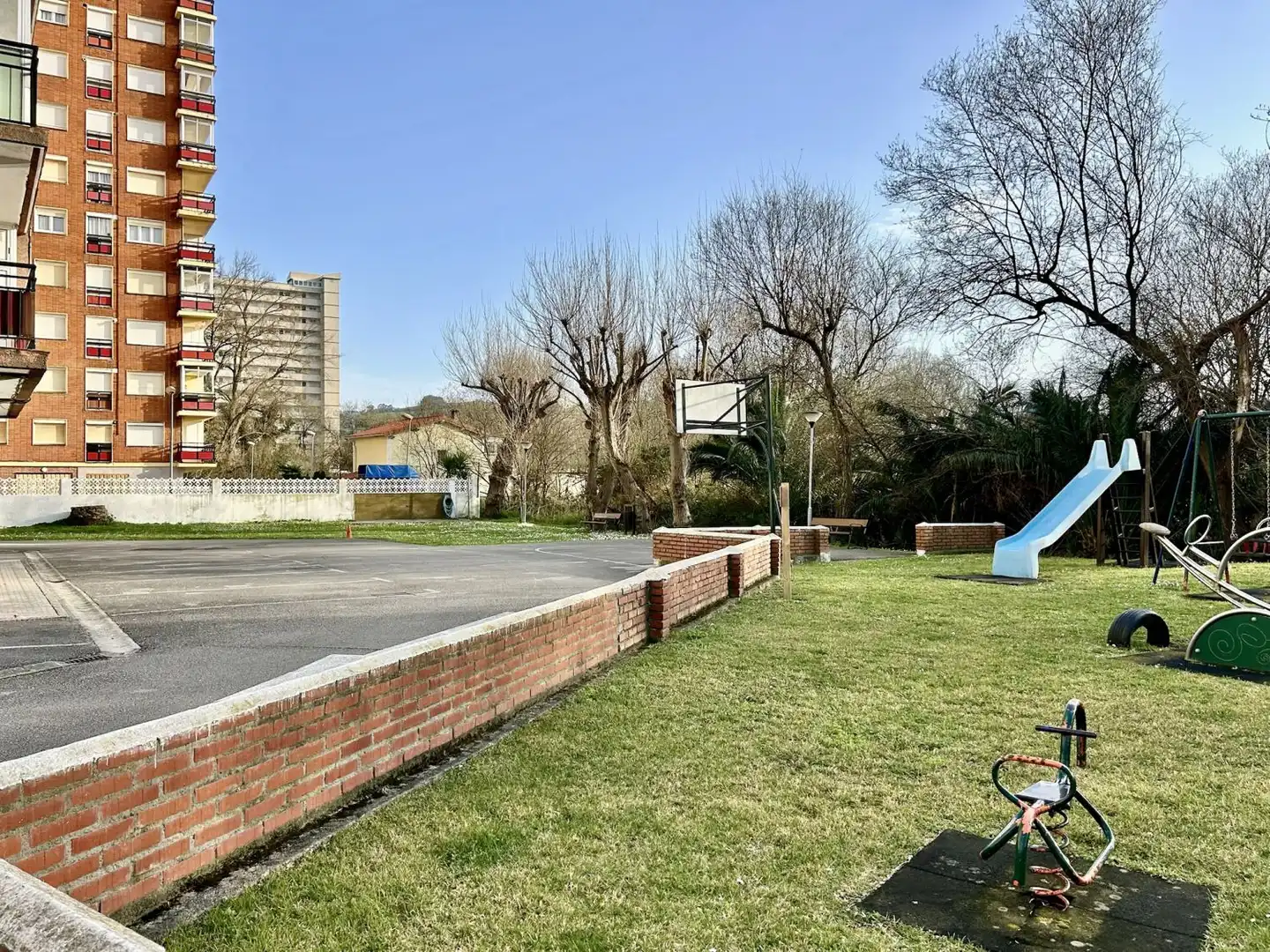 Vista exterior de Piso en venta en Laredo con Calefacción, Terraza y Amueblado