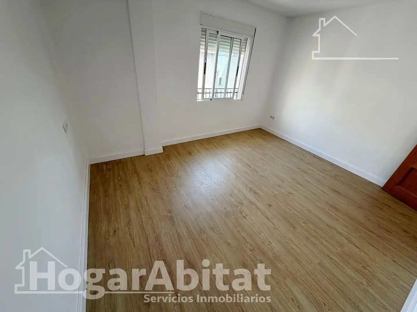 Dormitori de Pis en venda en Paterna amb Aire condicionat i Balcó