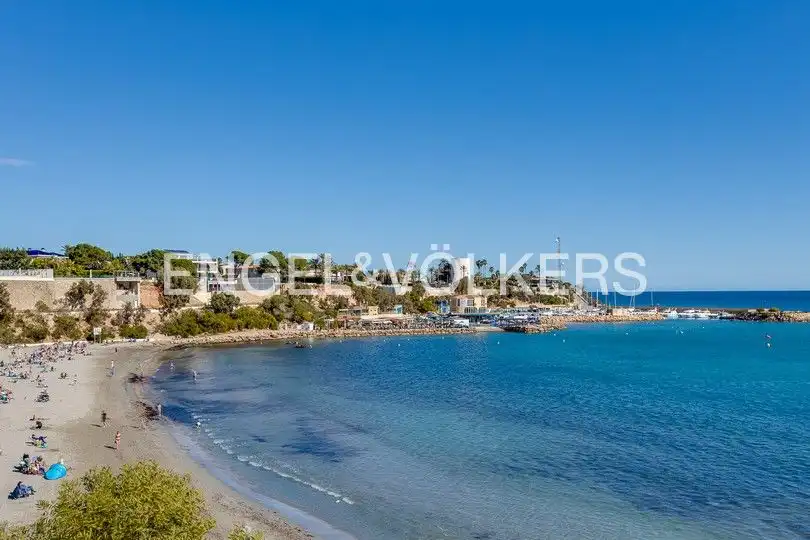 Vista exterior de Casa o xalet en venda en Orihuela amb Aire condicionat, Calefacció i Jardí privat