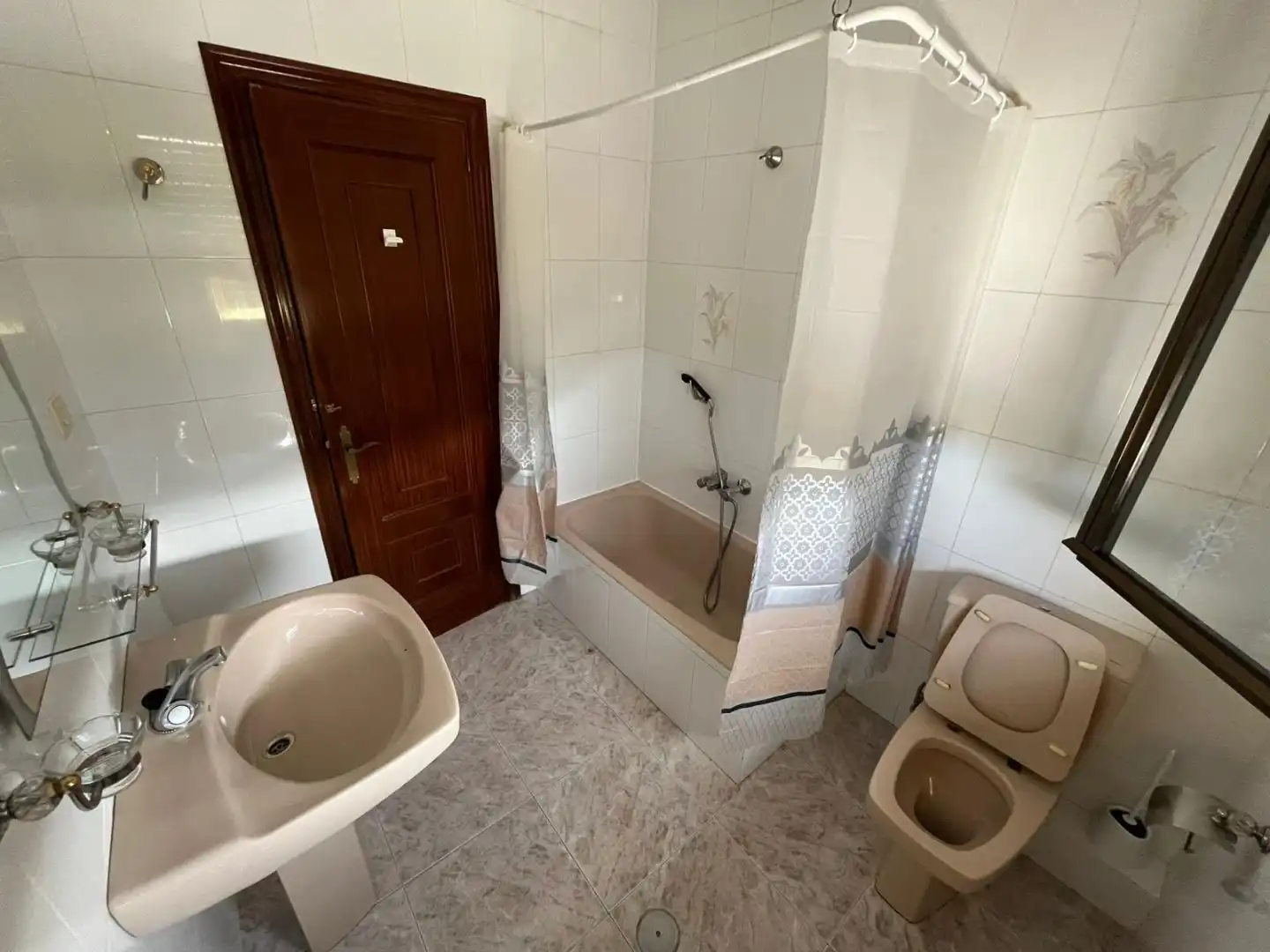 Bathroom of Flat for rent in Burela  with Furnished, Oven and Washing machine