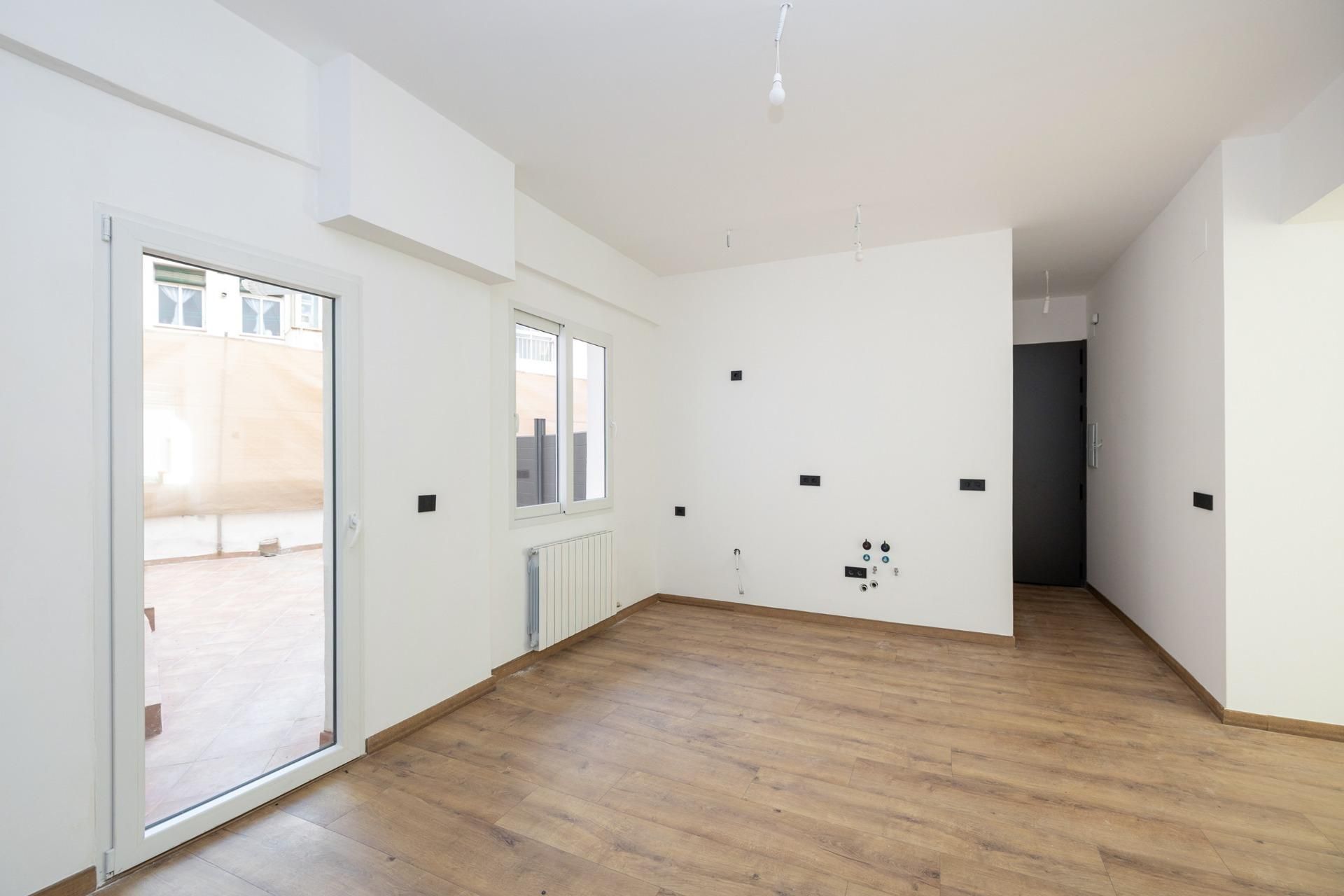 Flat for sale in  Granada Capital  with Air Conditioner