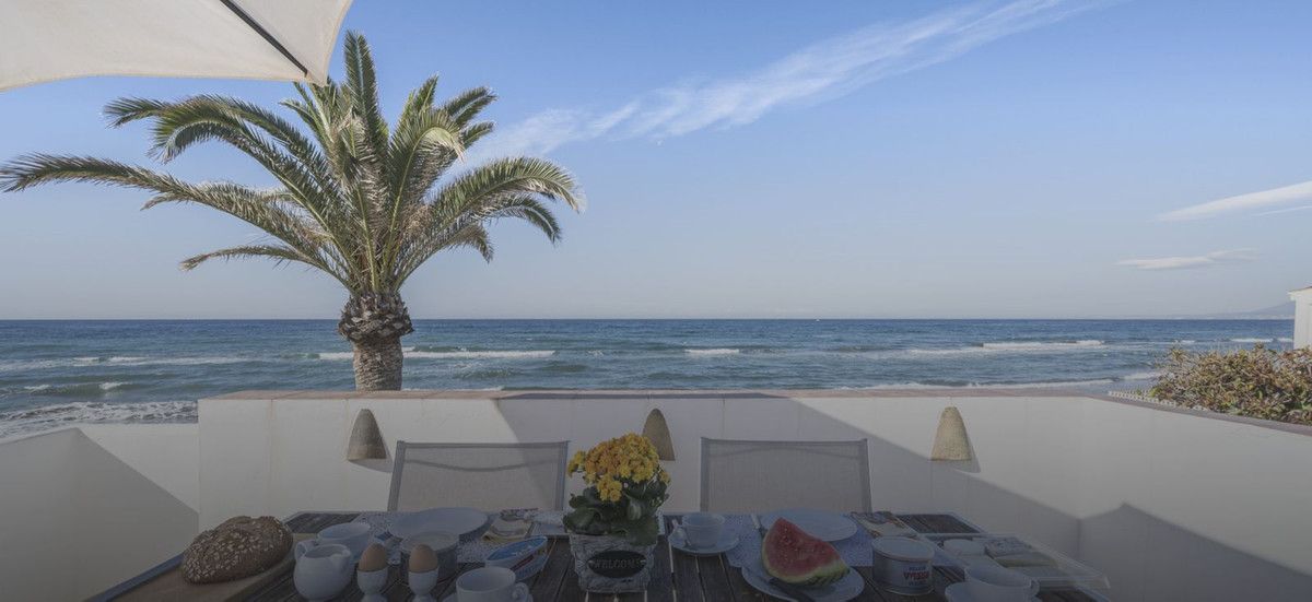 Terrace of House or chalet for sale in Marbella  with Air Conditioner, Private garden and Terrace