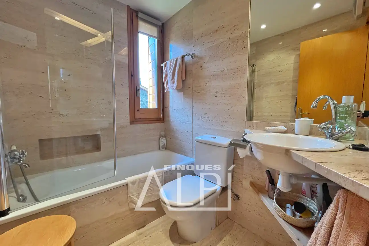 Bathroom of Detached homes for sale in Prats i Sansor  with Heating, Private garden and Parquet flooring