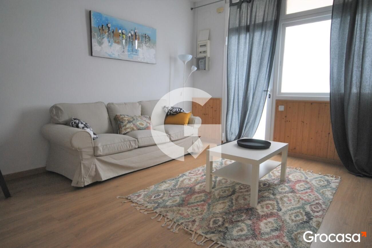 Sala d'estar de Planta baixa en venda en L'Hospitalet de Llobregat amb Forn