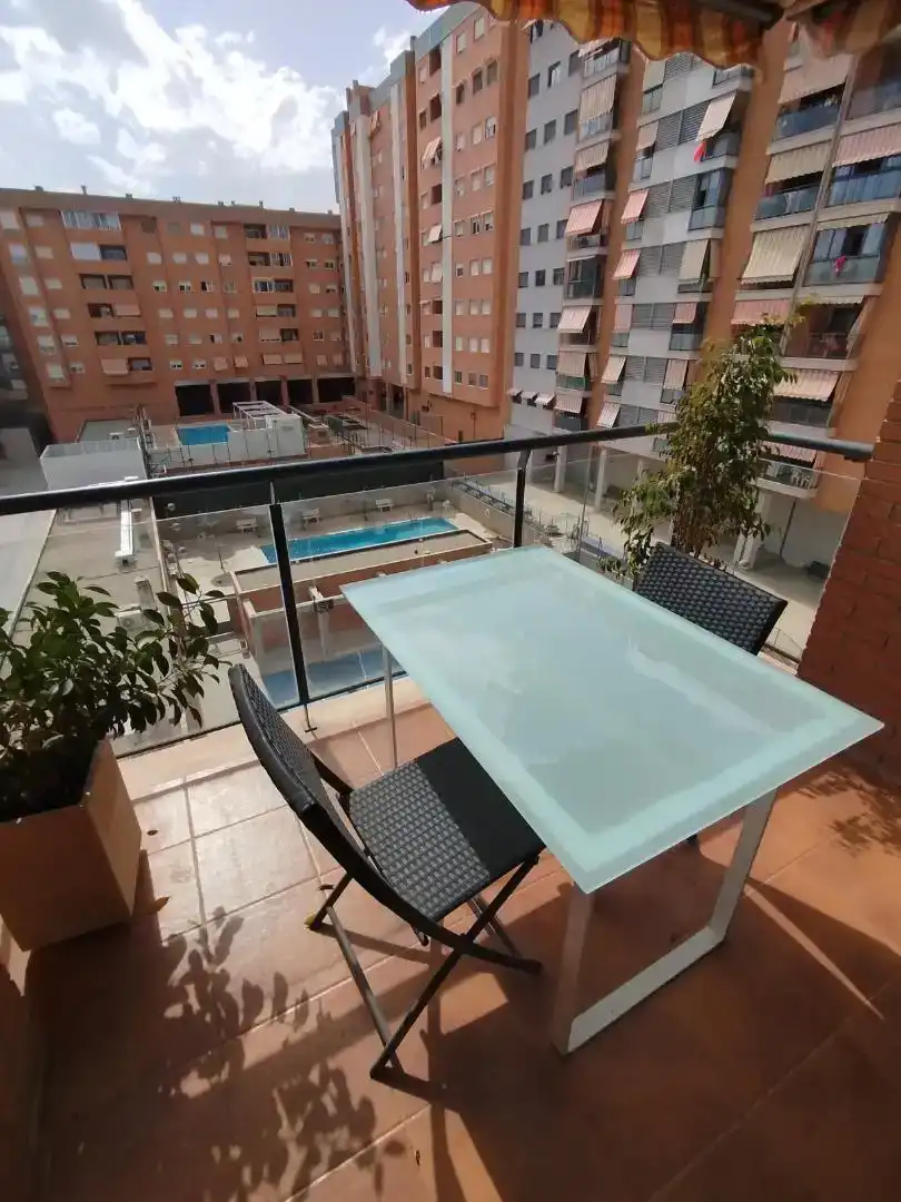Terrassa de Pis per a compartir en Campoamor - Altozano