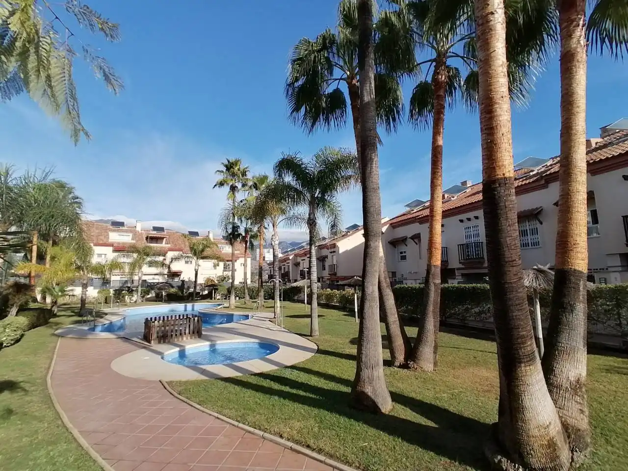 Vista exterior de Casa adosada de alquiler en Fuengirola con Aire acondicionado, Calefacción y Terraza