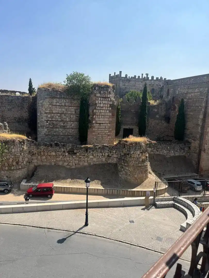 Vista exterior de Pis en venda en Escalona amb Aire condicionat i Balcó