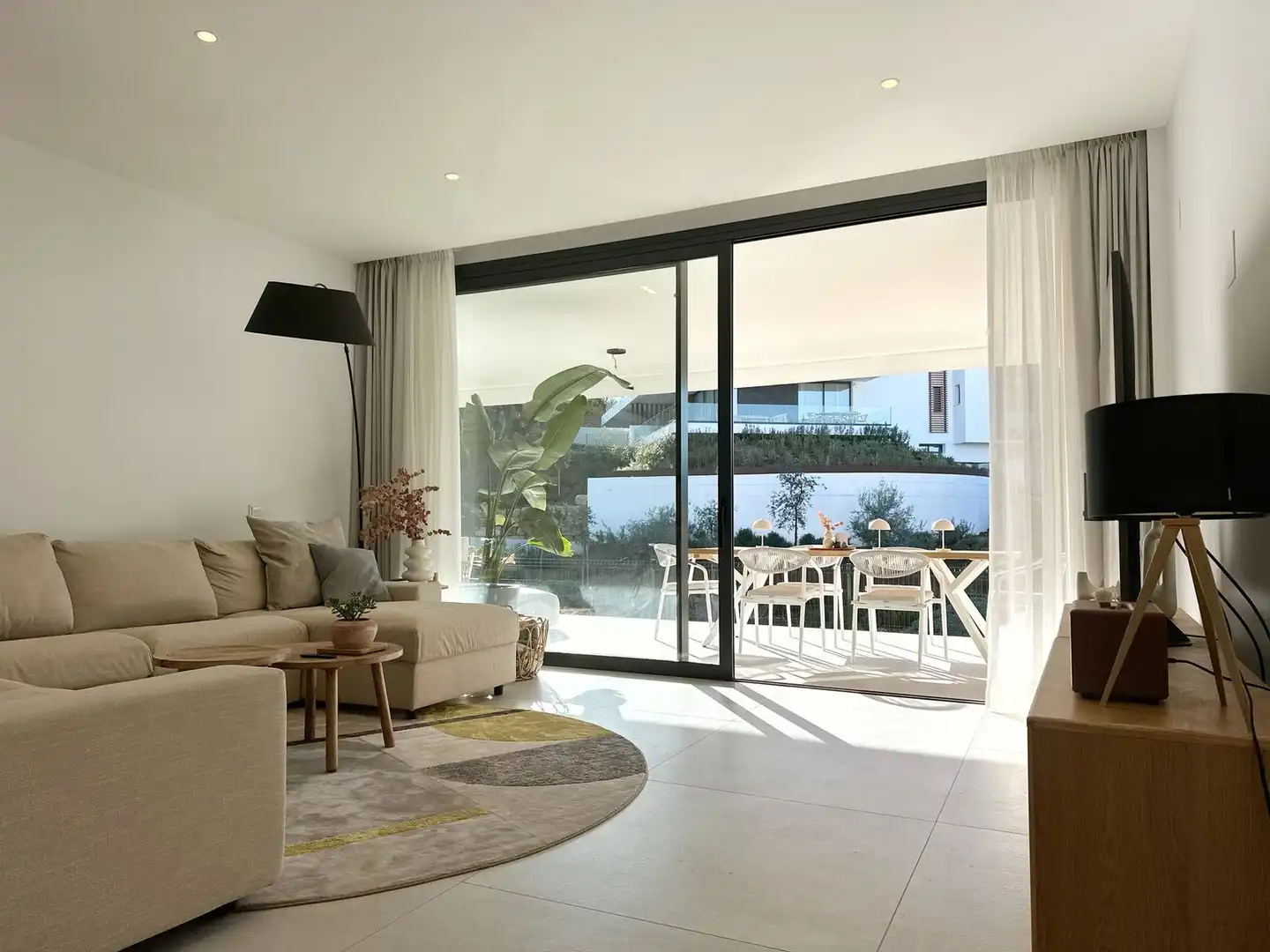Sala d'estar de Planta baixa en venda en Marbella amb Aire condicionat, Terrassa i Traster