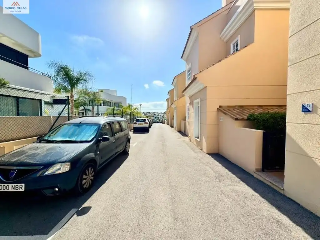 Vista exterior de Casa o xalet en venda en San Fulgencio amb Aire condicionat, Jardí privat i Balcó