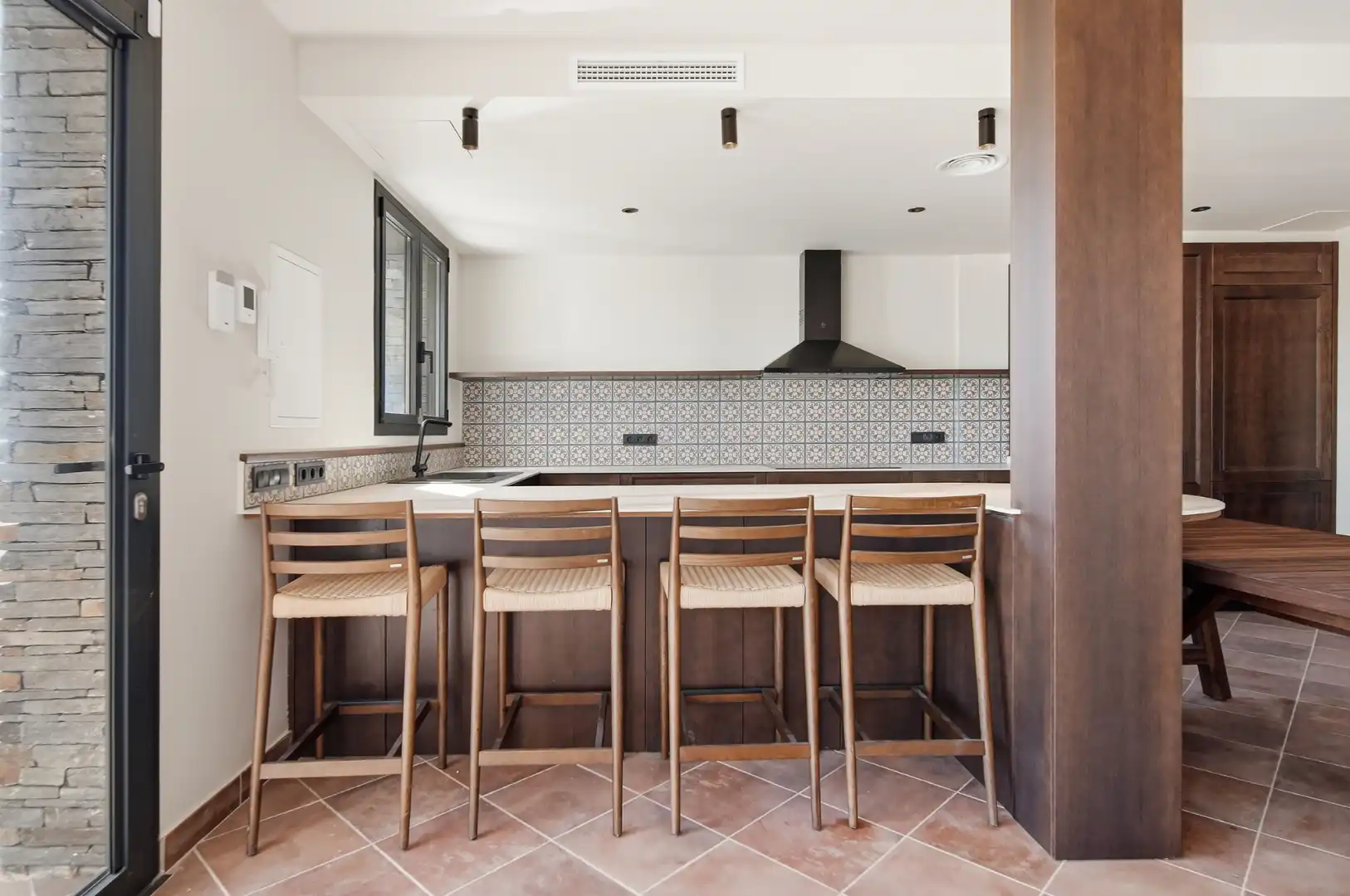 Küche von Einfamilien-Reihenhaus zum Verkauf in Cadaqués mit Privatgarten, Terrasse und Schwimmbad