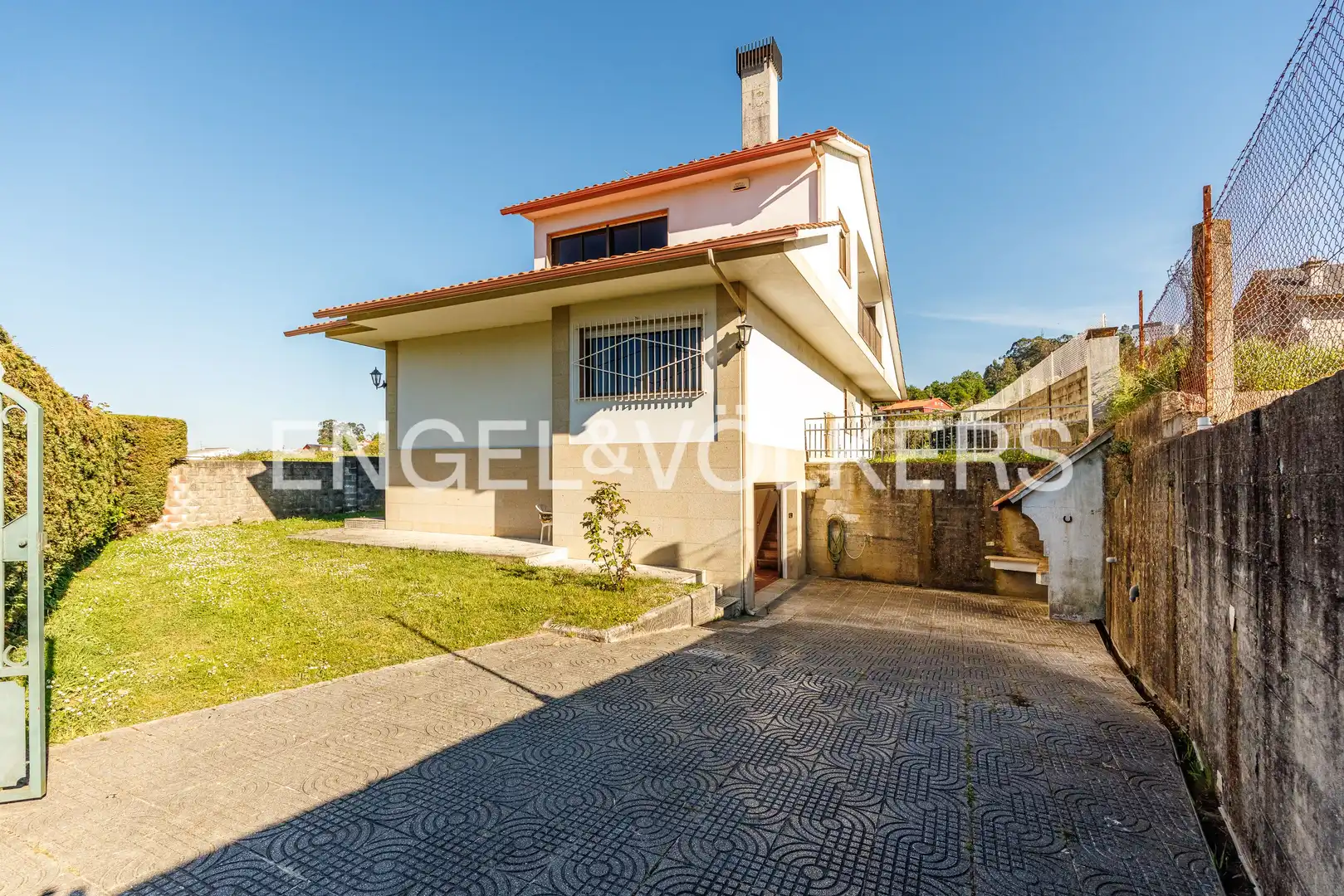 Vista exterior de Casa o chalet en venta en Vigo  con Calefacción, Jardín privado y Parquet