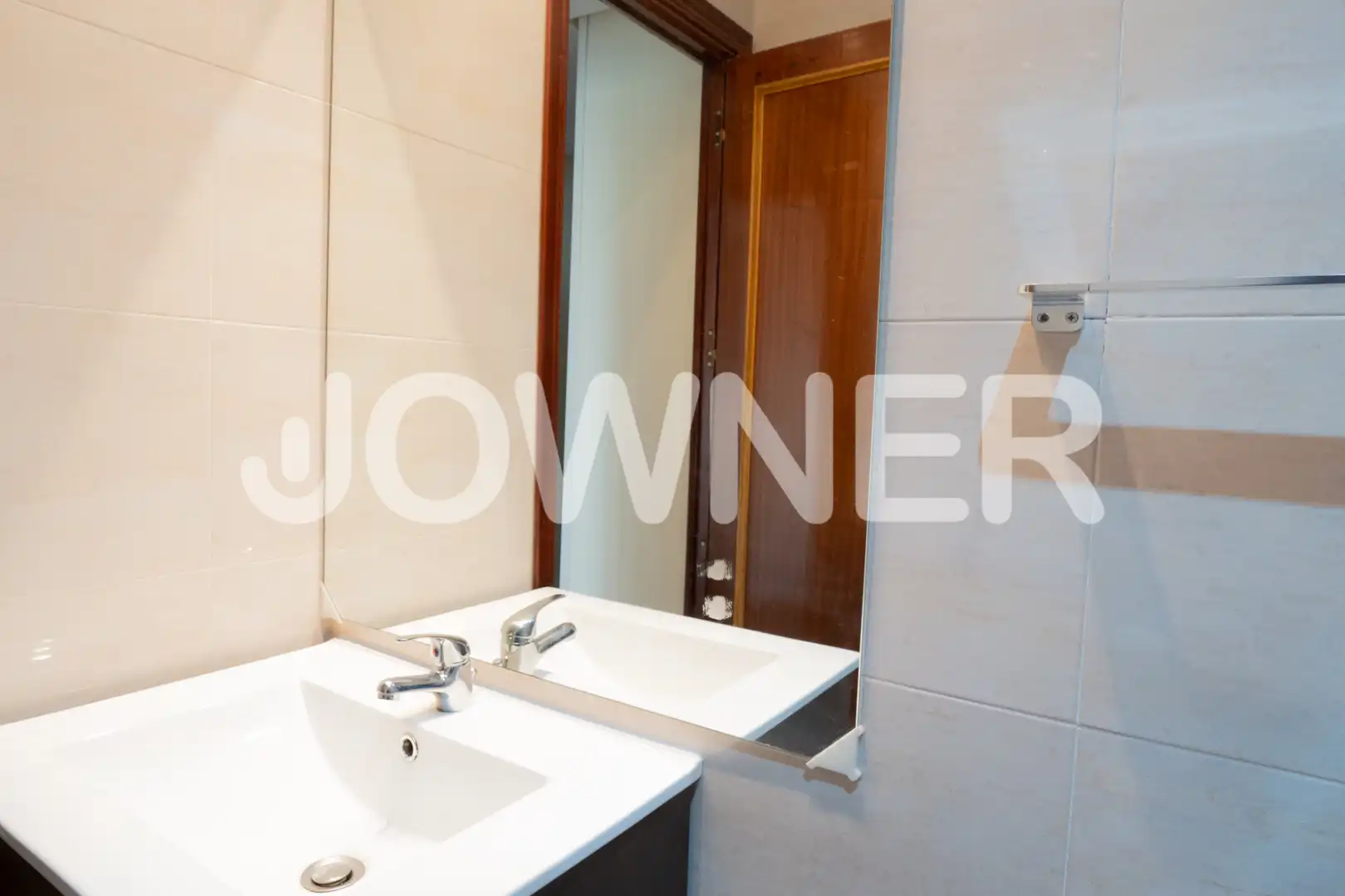 Bathroom of Flat for rent in Madrid  with Heating, Oven and Washing machine