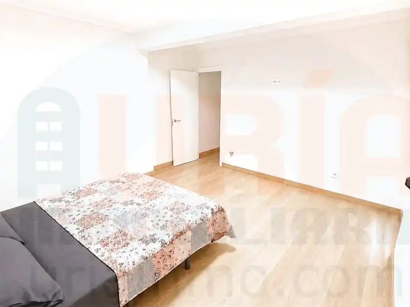Schlafzimmer von Wohnung zur Miete in Oviedo 