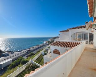 Vista exterior de Àtic en venda en Mijas amb Aire condicionat, Terrassa i Forn