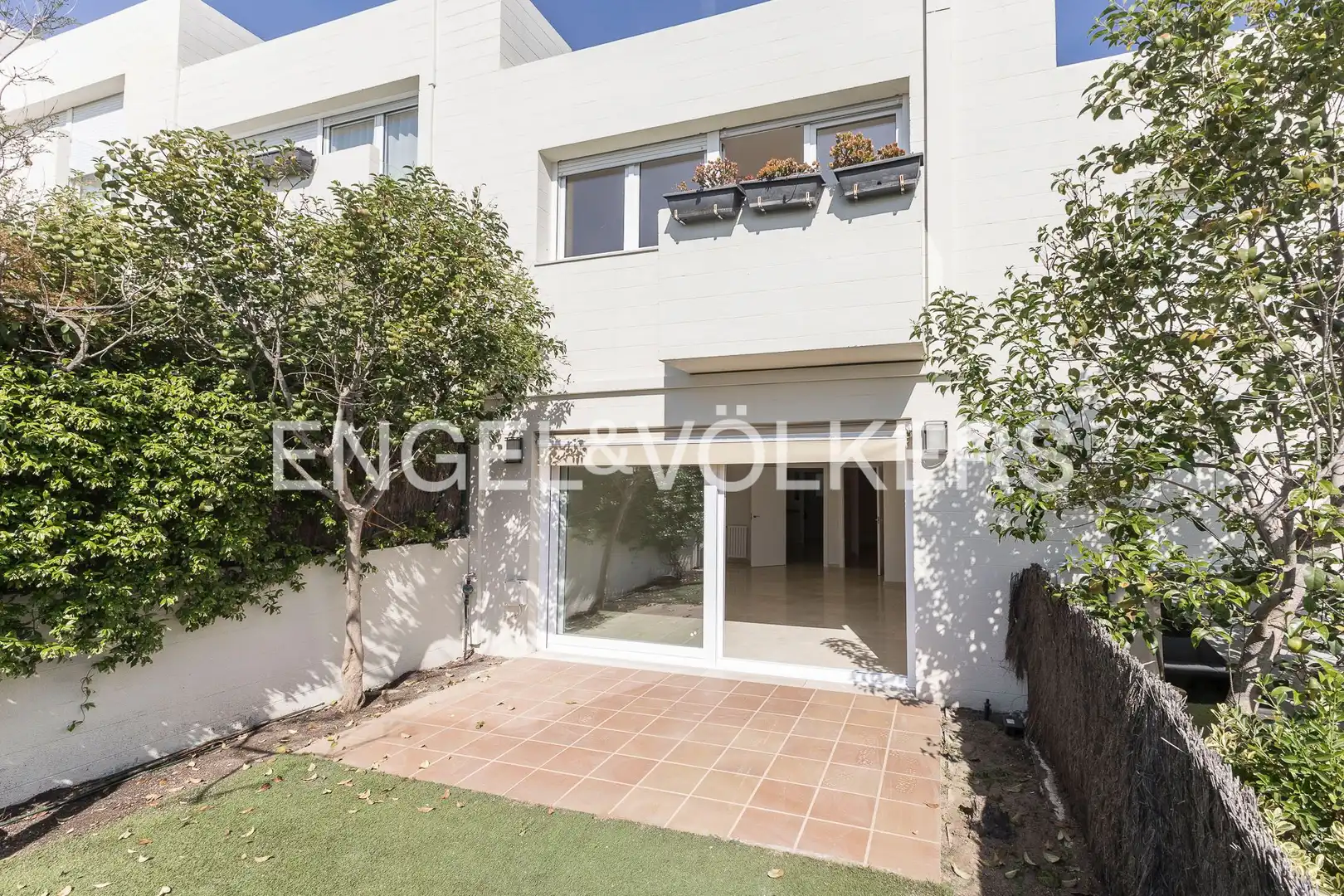 Vista exterior de Casa o chalet de alquiler en  Barcelona Capital con Aire acondicionado, Calefacción y Jardín privado