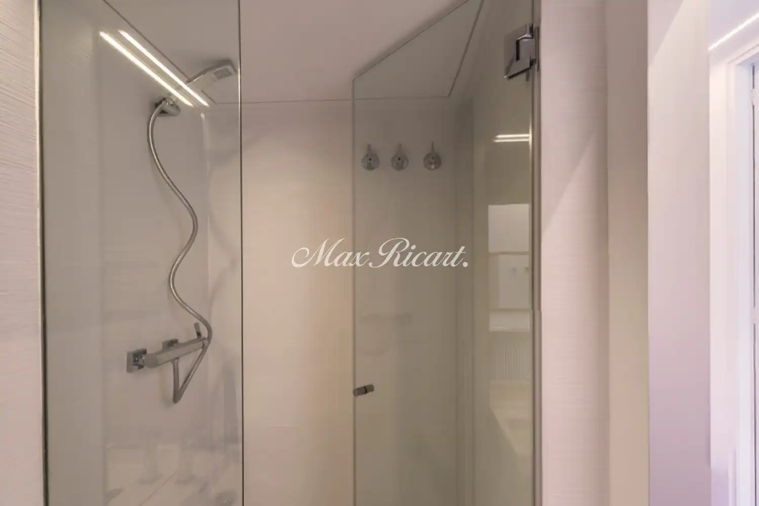 Badezimmer von Wohnung zur Miete in Barcelona mit Klimaanlage, Heizung und Terrasse