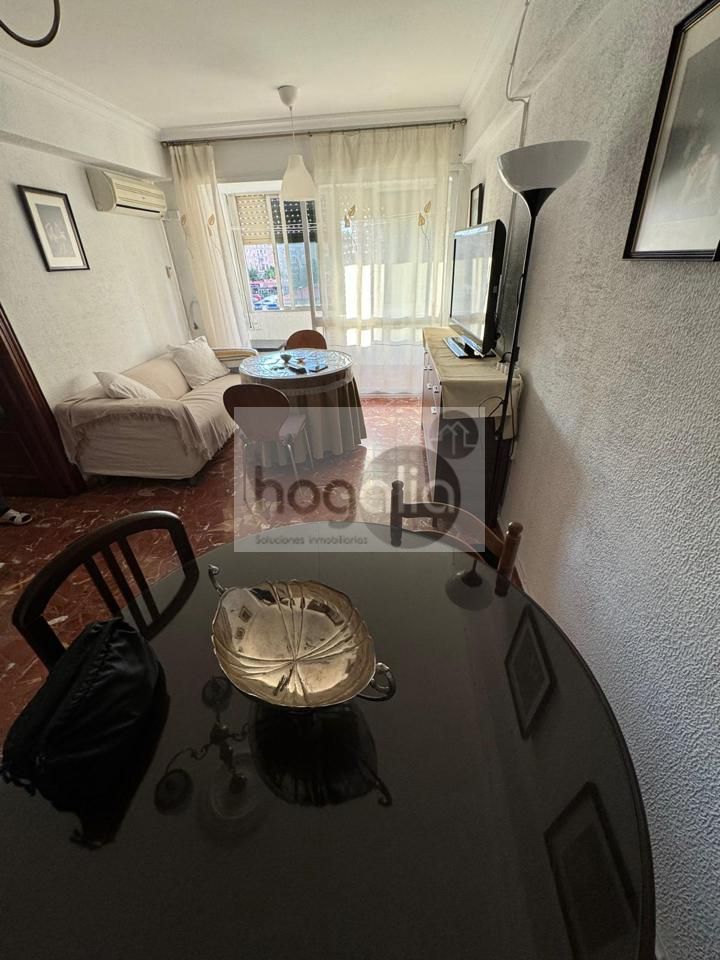 Sala d'estar de Pis de lloguer en  Sevilla Capital amb Aire condicionat, Terrassa i Moblat