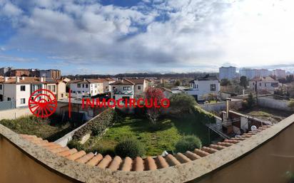 Exterior view of House or chalet for sale in Burgos Capital  with Heating, Private garden and Terrace