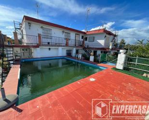 Piscina de Casa o xalet en venda en Domeño amb Piscina i Moblat