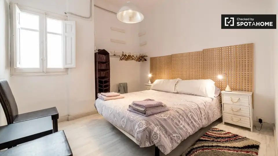Flat with terrace to rent in L'Eixample