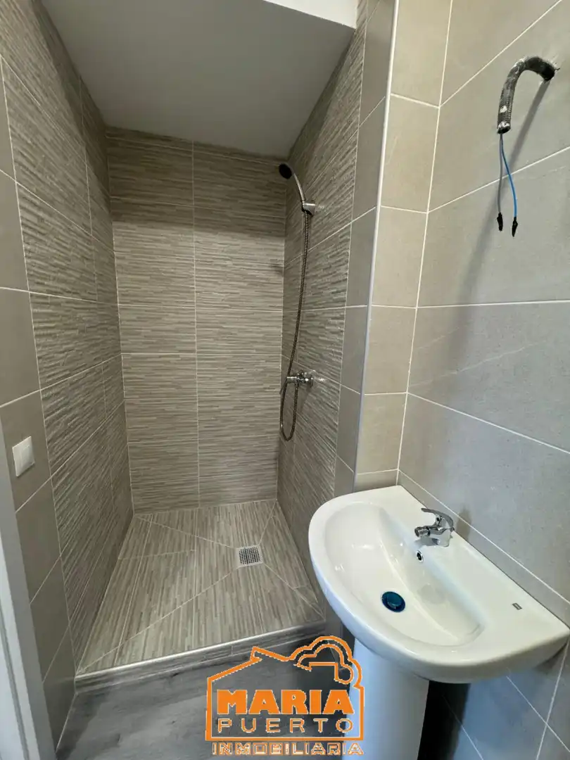 Bathroom of Study for rent in Málaga  with Air Conditioner and Furnished