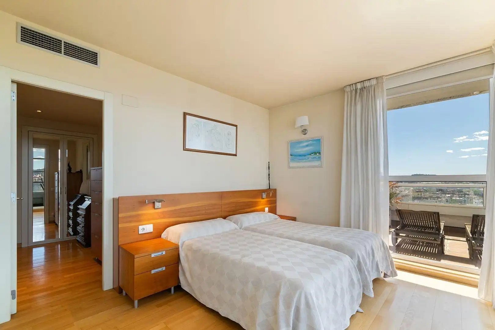 Schlafzimmer von Maisonette zum Verkauf in Barcelona mit Klimaanlage, Heizung und Privatgarten