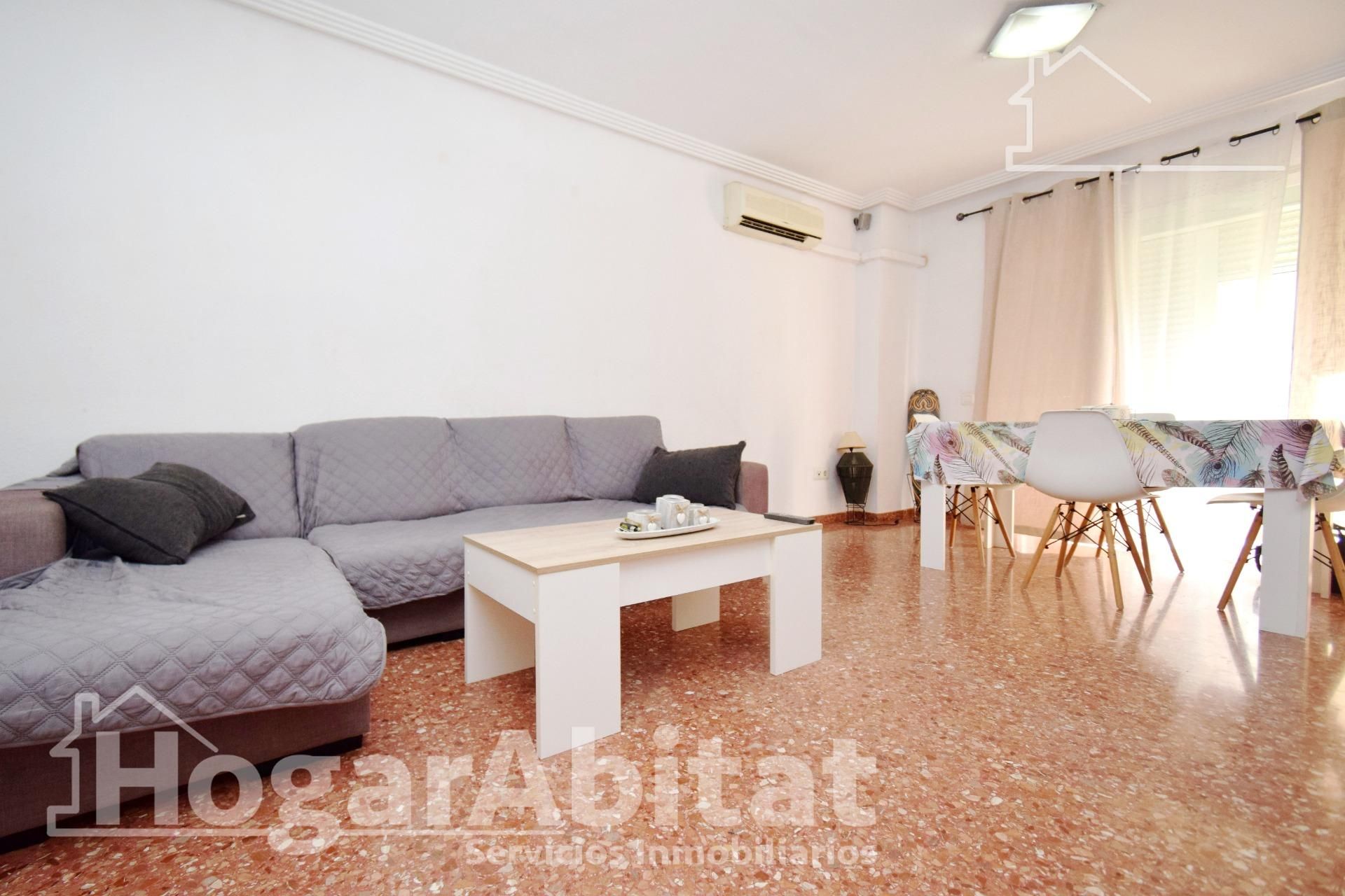 Sala d'estar de Pis en venda en Aldaia amb Aire condicionat, Terrassa i Balcó