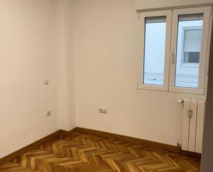 Bedroom of Flat to rent in Valladolid Capital  with Heating, Parquet flooring and TV