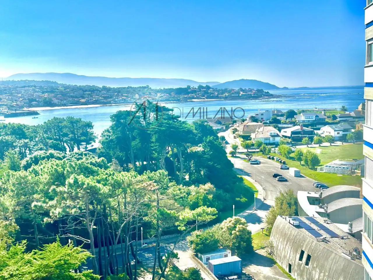 Vista exterior de Dúplex en venta en Vigo  con Calefacción y Parquet