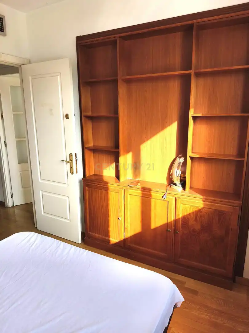 Dormitori de Apartament en venda en Madrid amb Balcó