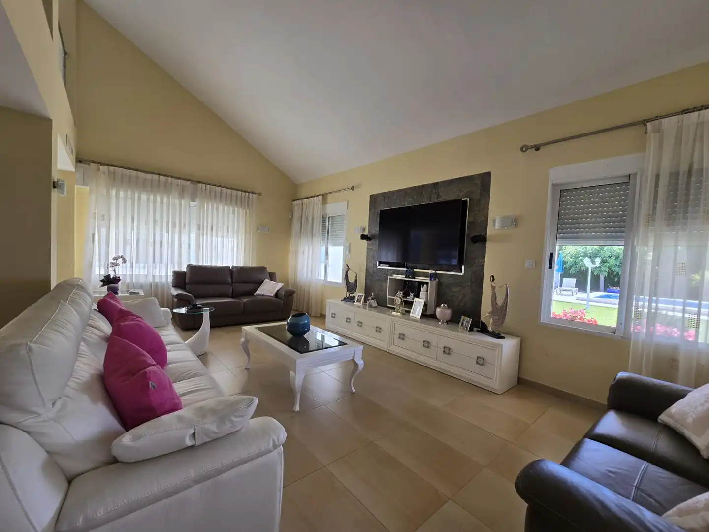Sala d'estar de Casa o xalet en venda en Castellón de la Plana / Castelló de la Plana amb Aire condicionat, Calefacció i Jardí privat