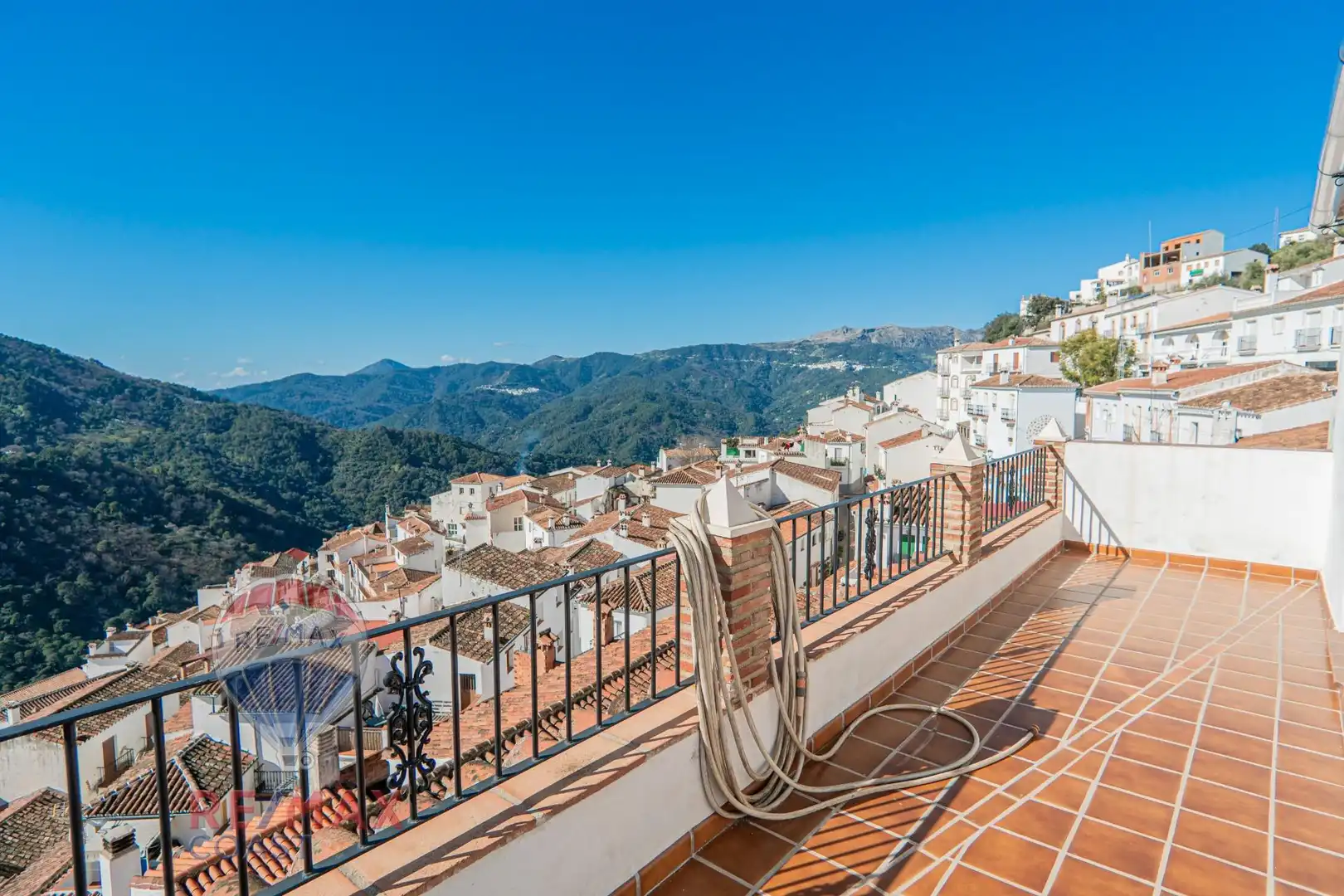 Vista exterior de Finca rústica en venda en Jubrique amb Aire condicionat, Calefacció i Terrassa