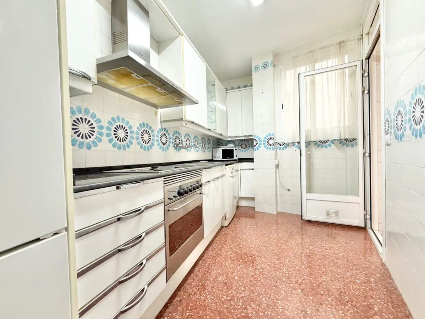 Kitchen of Flat for sale in Sant Just Desvern  with Air Conditioner, Heating and Parquet flooring