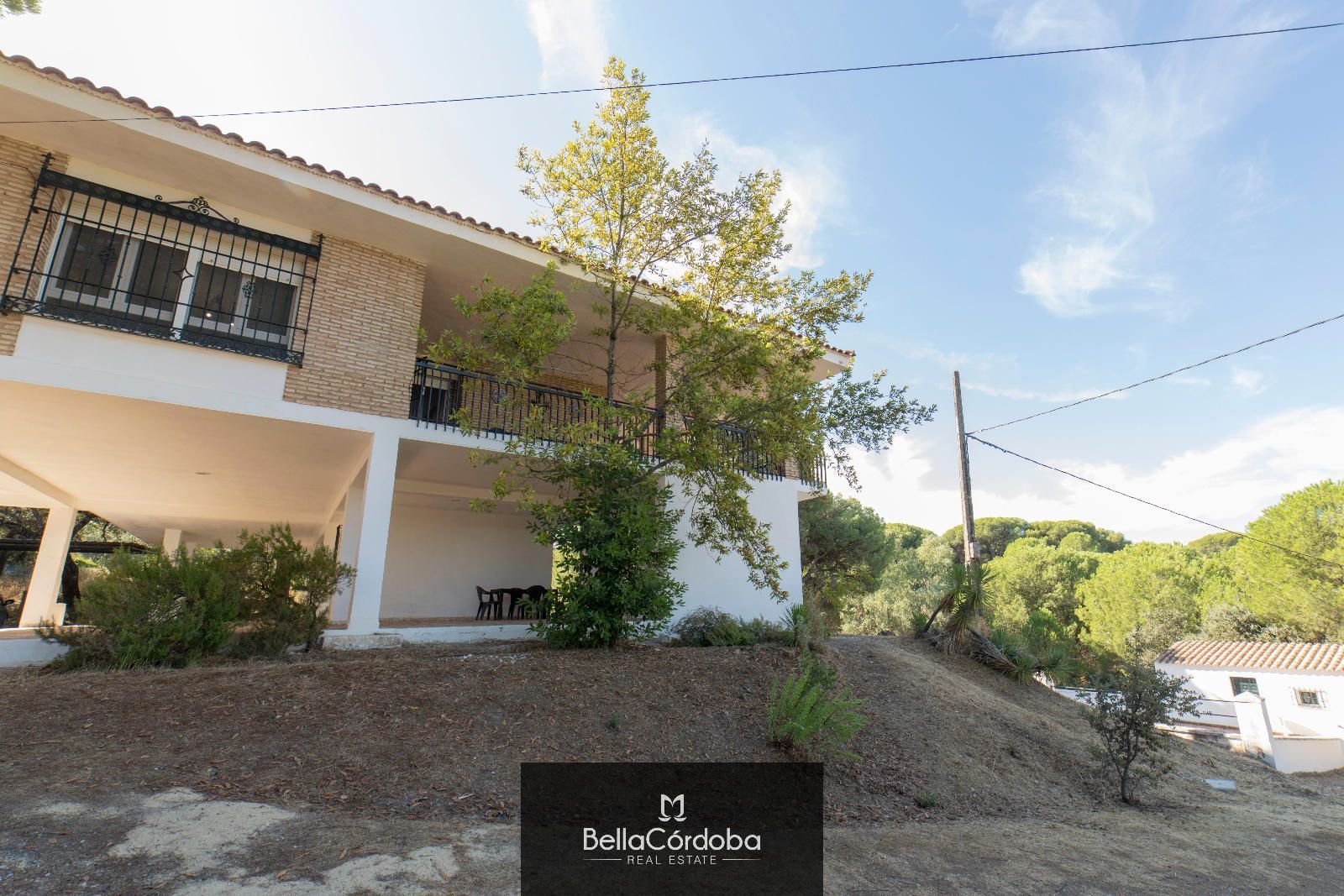 Vista exterior de Casa o xalet en venda en  Córdoba Capital amb Aire condicionat, Terrassa i Traster
